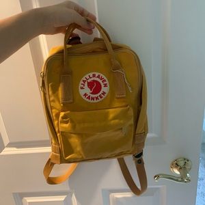 Mini Fjallraven Kanken bag